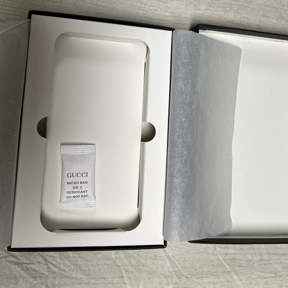 Gucci Blind for Love GG Monogram bee iPhone case for 6 / 7 / 8 - Picture 6 of 11
